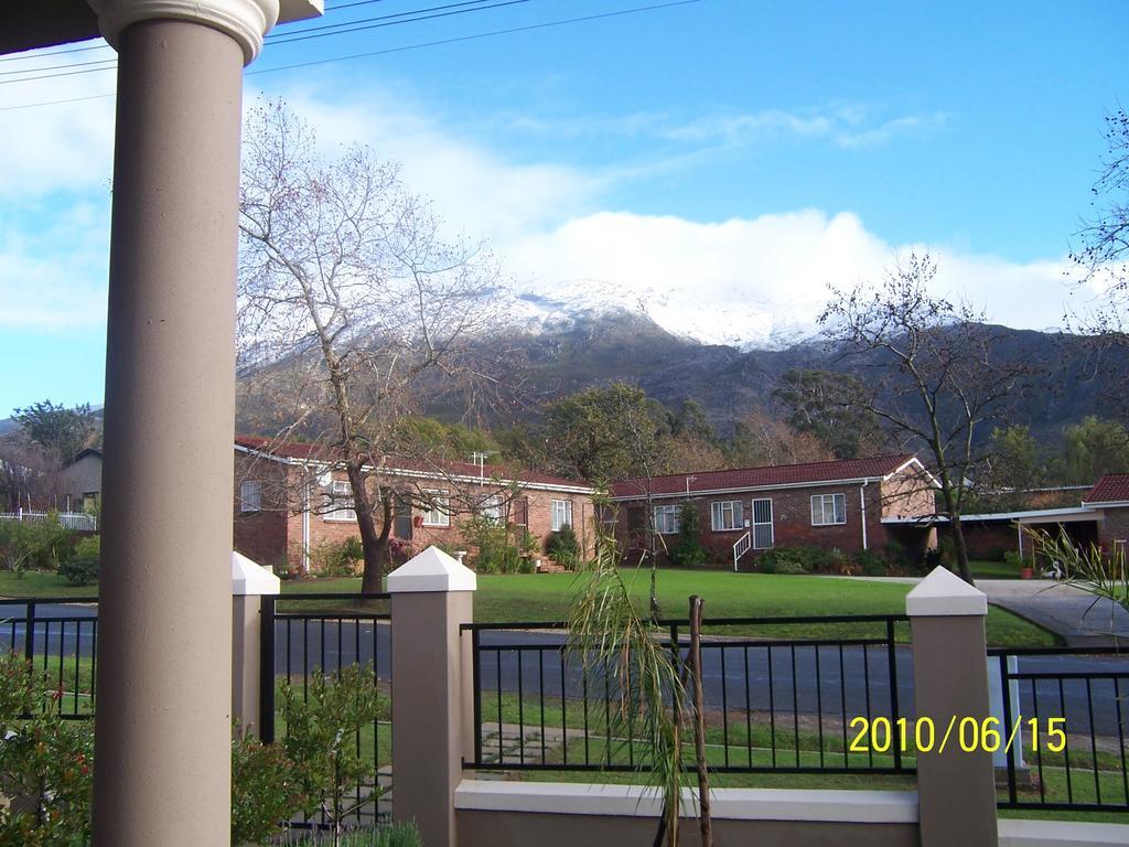 Berg En Dal Guesthouse Villiersdorp Esterno foto